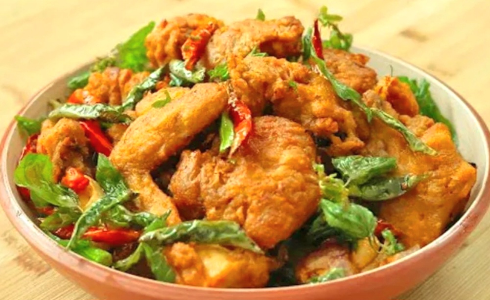 Ayam goreng kari bumbu rempah ala Chef Devina, gurih, aromatik, dan mudah dibuat di rumah.
