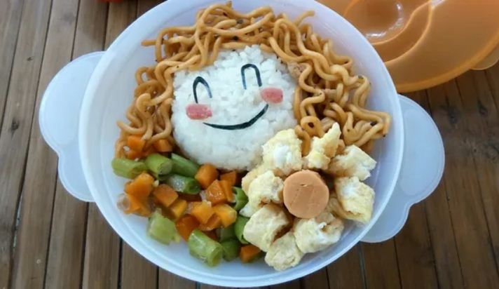 Ilustrasi bento cutie curly girl untuk bekal anak sekolah.