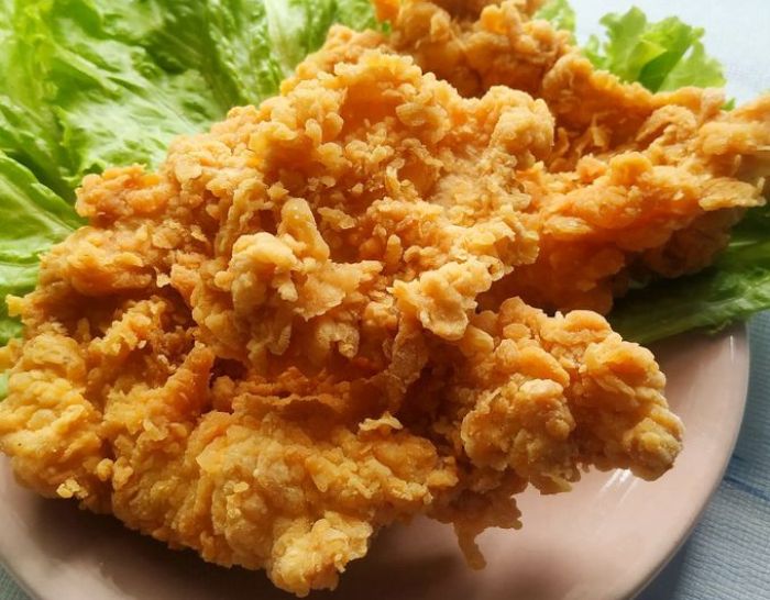 Ilustrasi kulit ayam goreng tepung krispi.