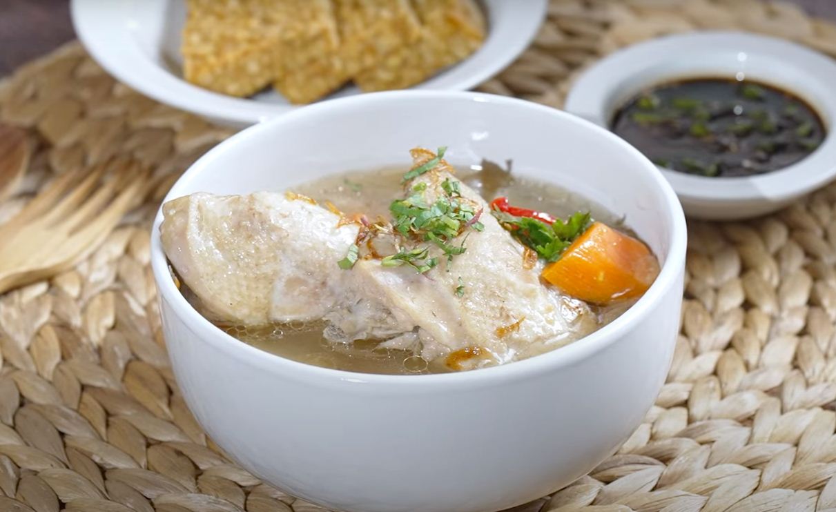 Gurih dan menyehatkan, sop ayam rempah.
