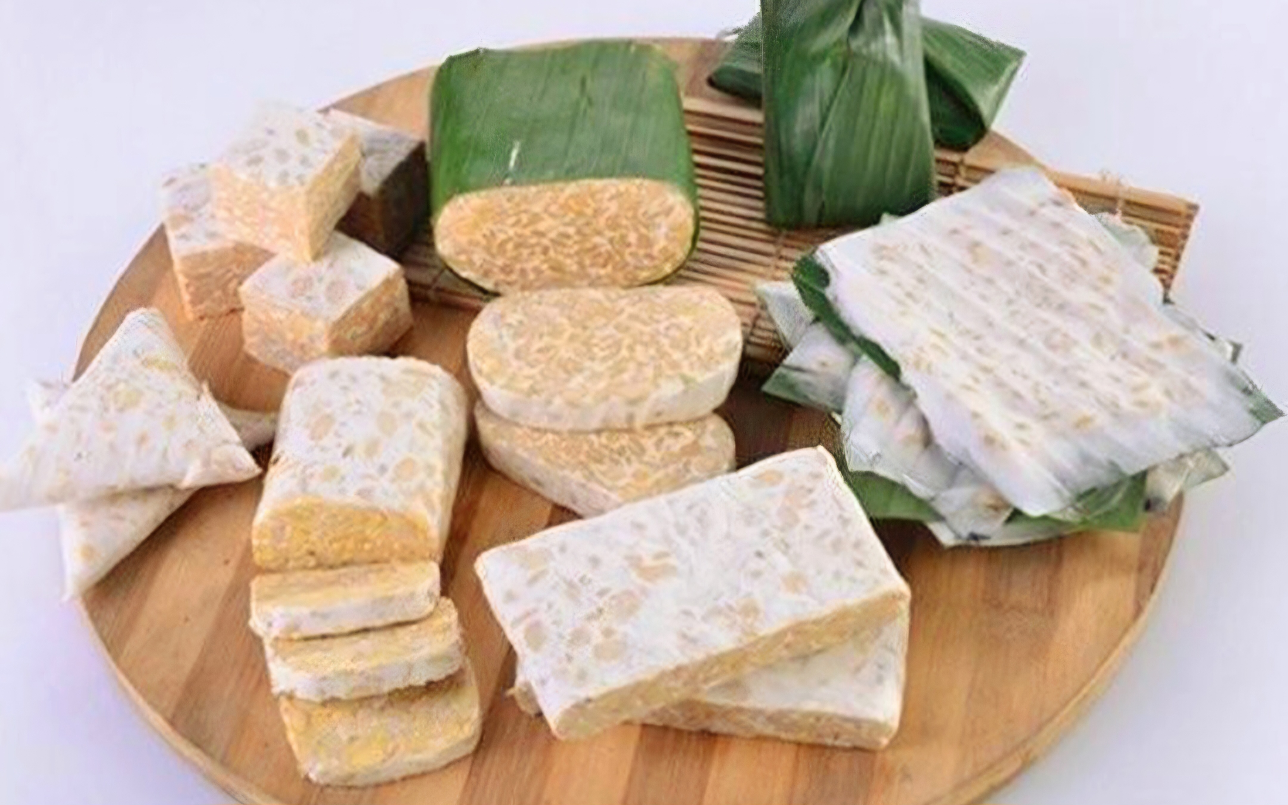 Hanya dengan bahan sederhana seperti kacang kedelai dan ragi, siapa pun bisa menghasilkan tempe segar, sehat, dan tanpa pengawet.