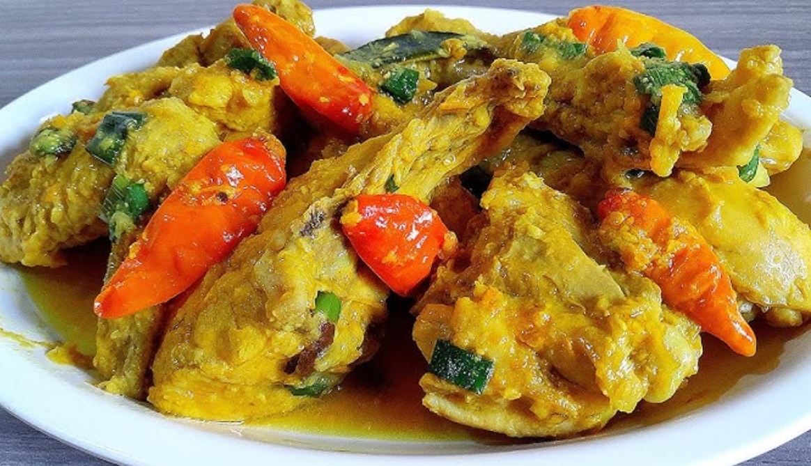 ayam bumbu kuning.