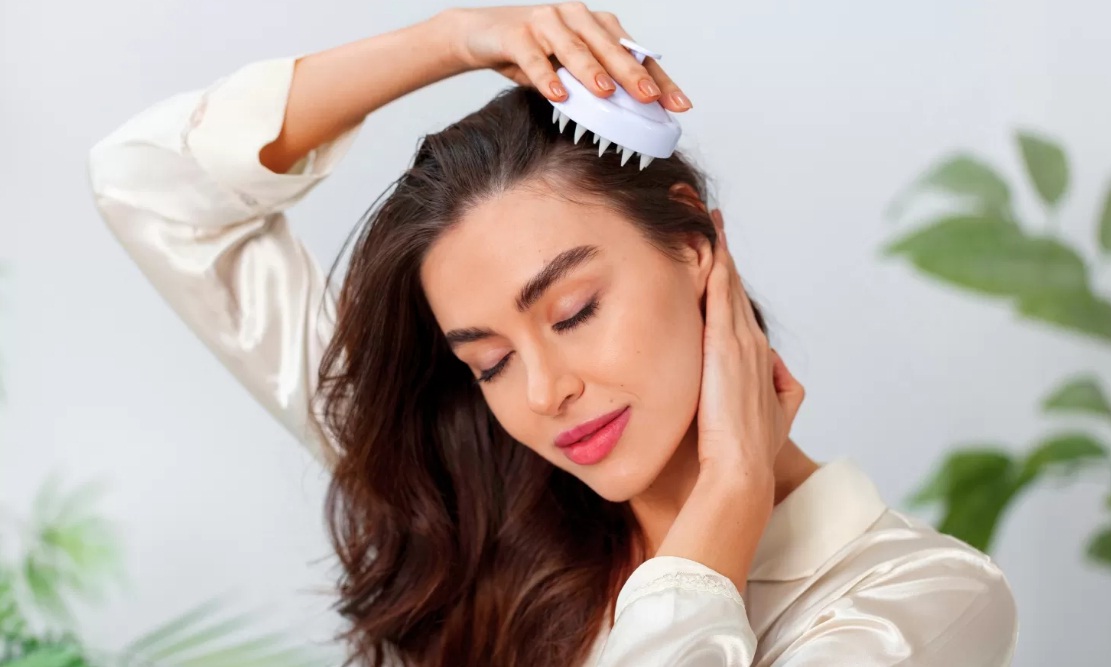 Ilustrasi memanjangkan rambut alami.