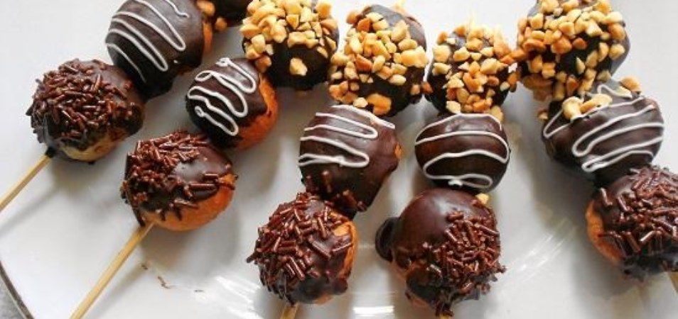 Ilustrasi donat tusuk mini.