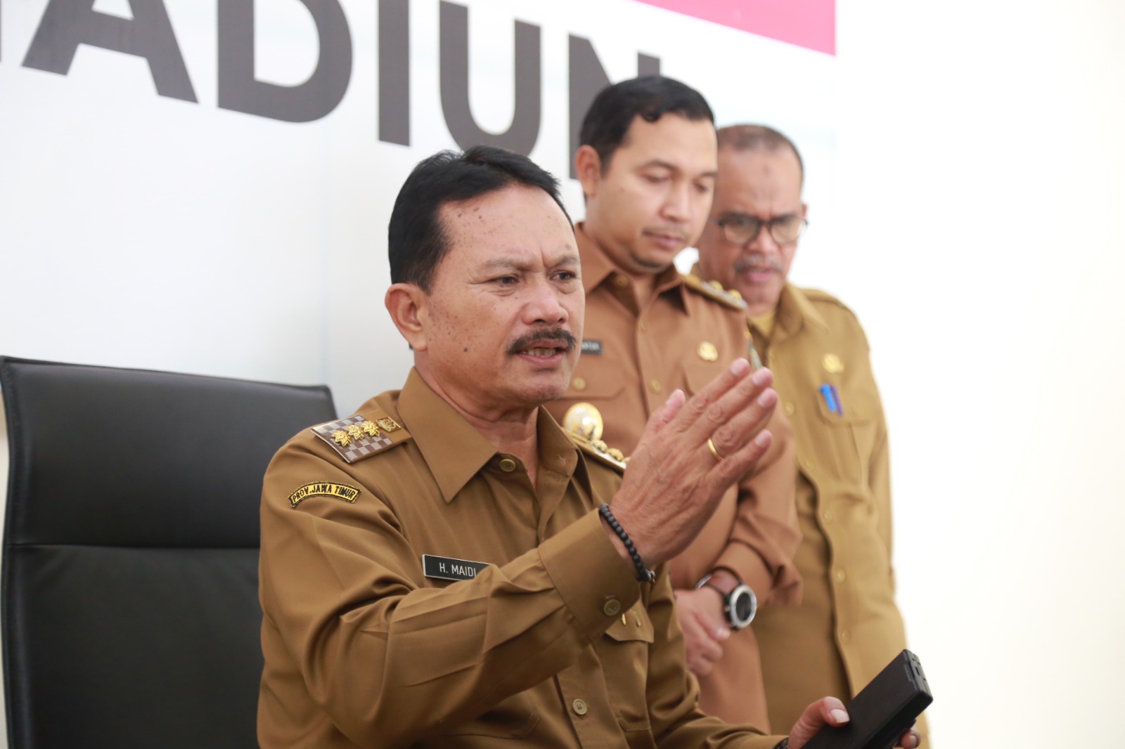Wali Kota Maidi menekankan pentingnya optimalisasi PAD usai dana transfer pusat turun drastis dalam perubahan APBD 2025. BAGAS BIMANTARA/RADAR MADIUN