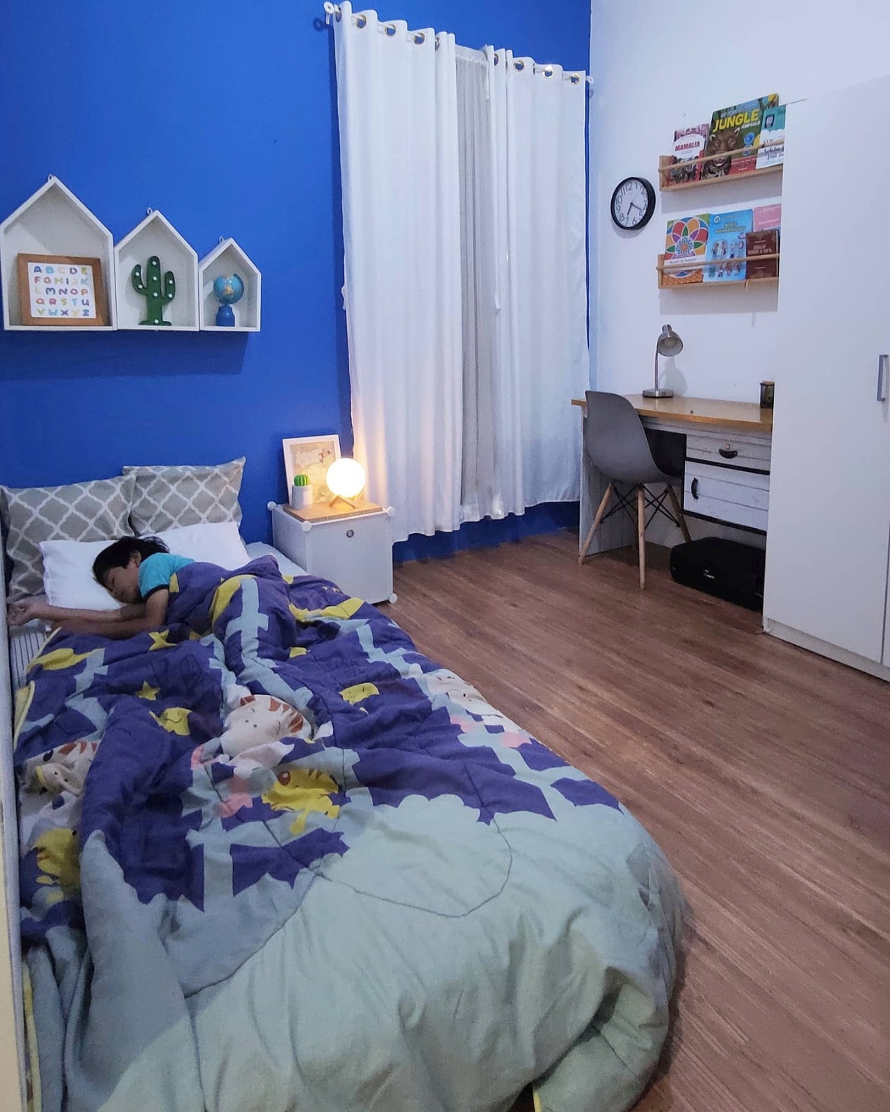 Warna cat kamar anak laki-laki yang membuat nyaman.