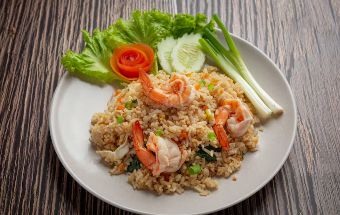 Gurih, pedas, dan praktis! Nasi goreng ala resto ini cuma butuh 10 menit buat bikin perut bahagia.