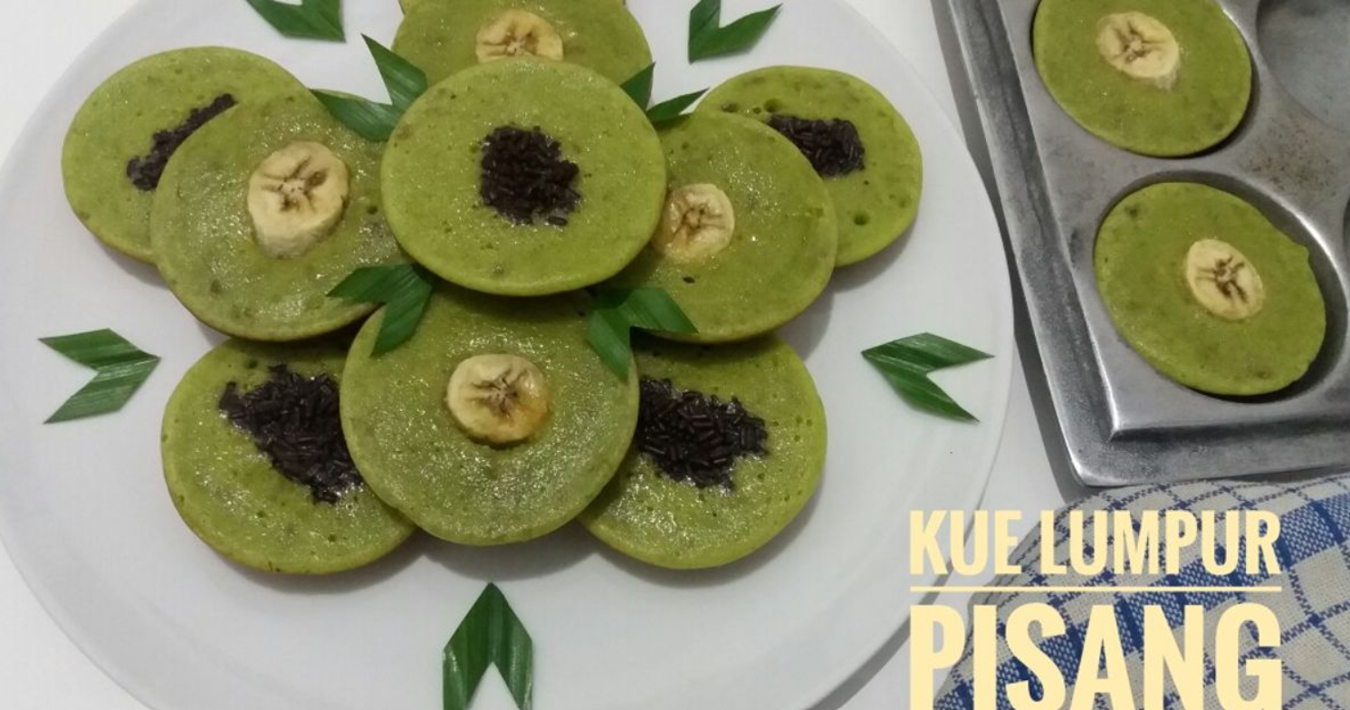 Wangi pandan dan manis pisangnya nyatu sempurna! Kue lumpur pisang pandan ini bikin susah berhenti ngemil!