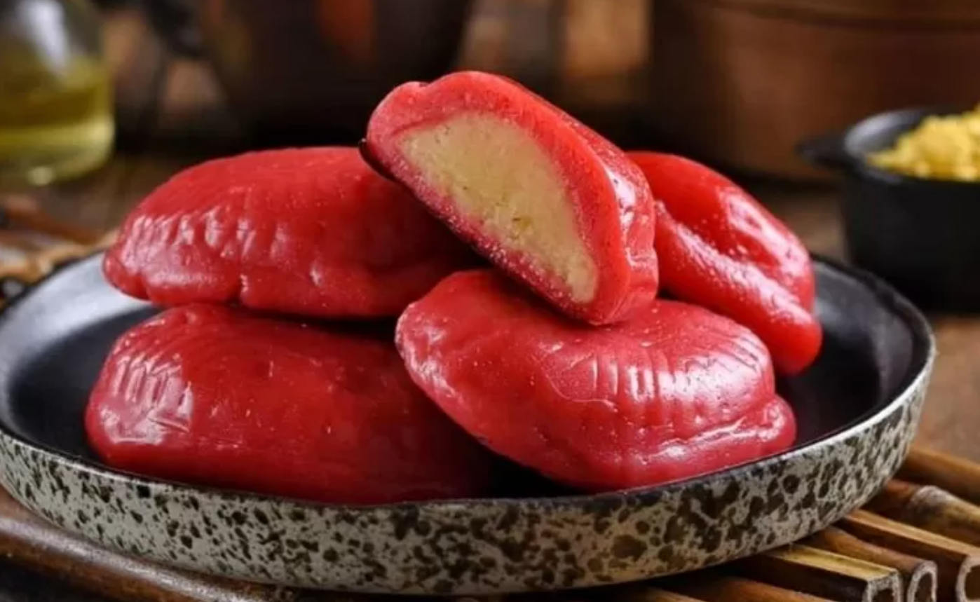 Kue tok isi kacang & kelapa ini lembut, kenyal, dan cocok buat camilan keluarga atau ide jualan laris manis!