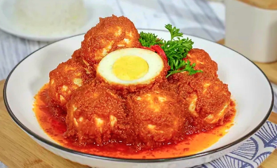 Balado telur ala Chef Rudy Choirudin ini praktis dan super lezat.