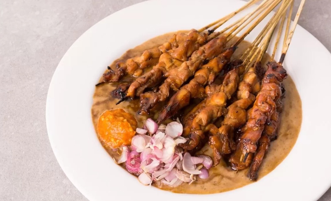 Ilustrasi sate salah satu kuliner khas Ponorogo.