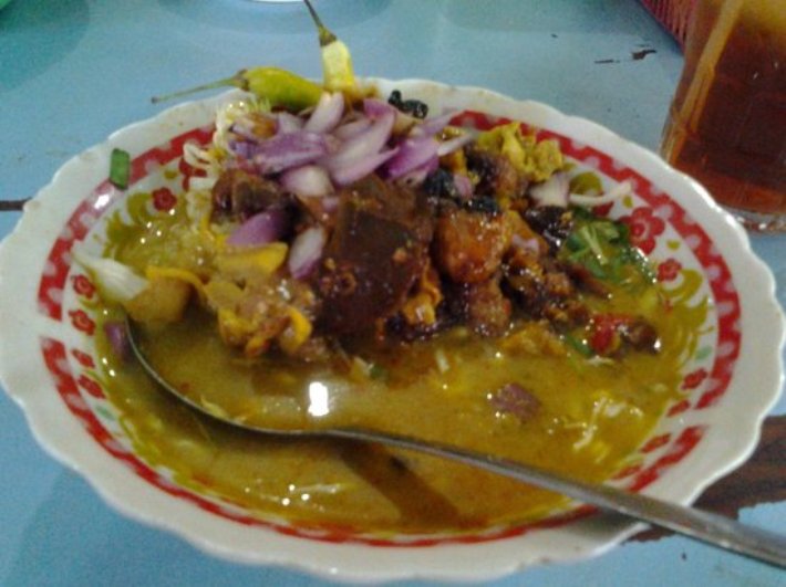 Ilustrasi nasi becek khas Nganjuk.
