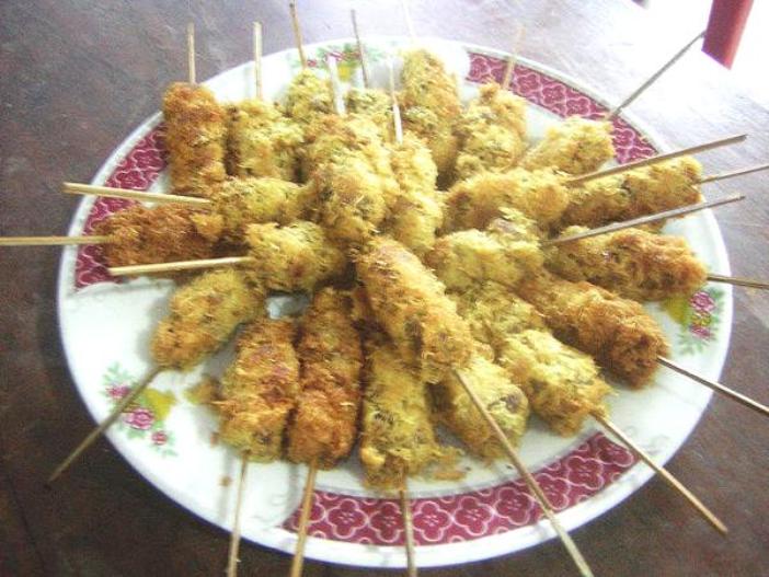 Ilustrasi sate kenul khas Nganjuk.