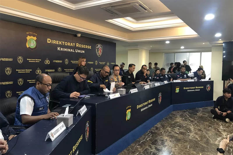 Polda Metro Jaya mengungkap kasus kematian diplomat Kemenlu, Arya Daru Pangayunan, dalam konferensi pers pada Selasa 29 Juli 2025 lalu.