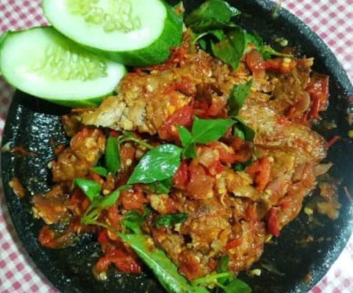 Ilustrasi ayam tempe kemangi.