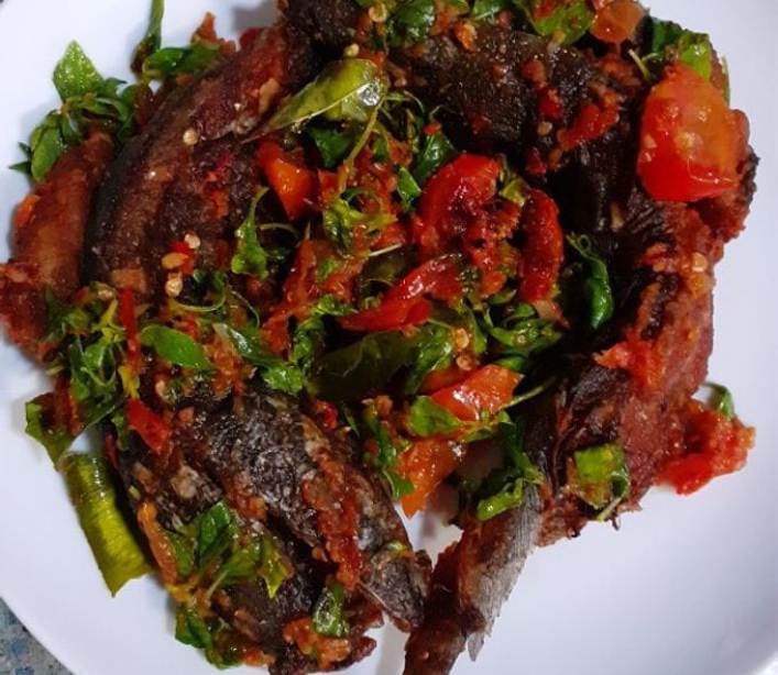 Ilustrasi lele goreng sambal kemangi.