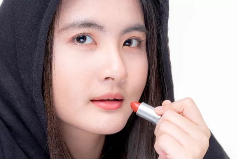 Ilustrasi lipstik Korea yang melembapkan.