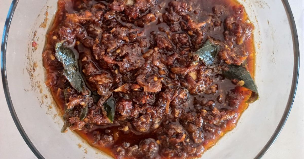 Ilustrasi sambal roa ikan asap khas Manado.