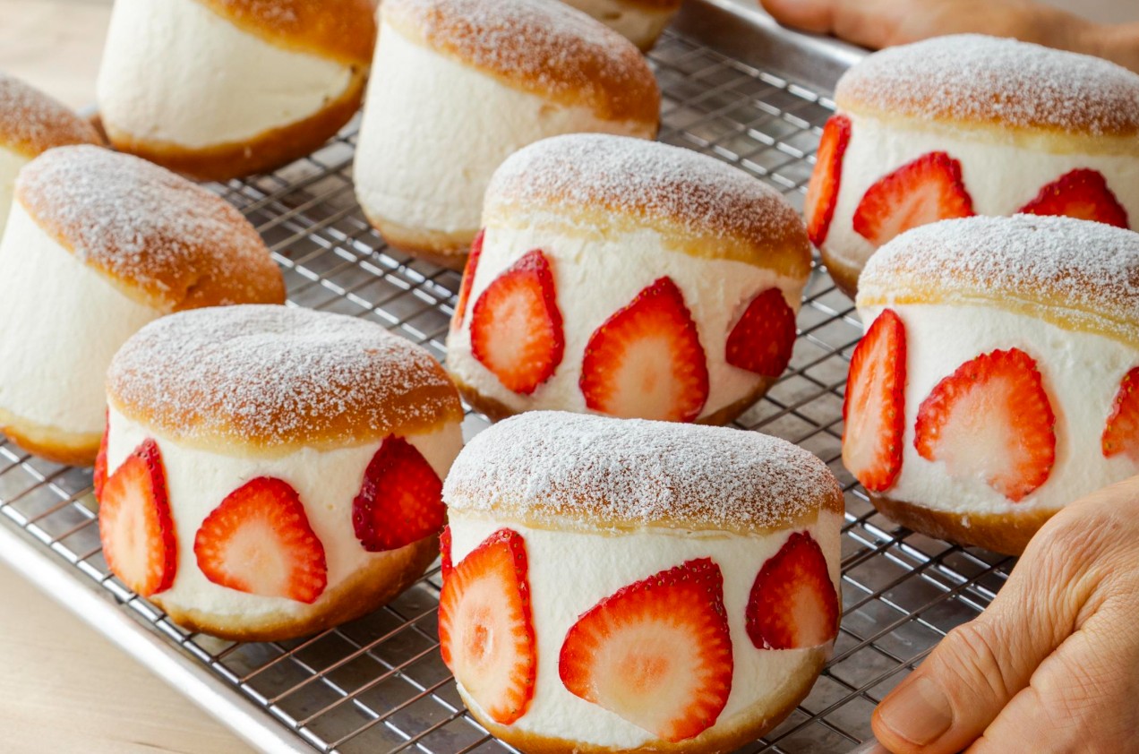Donat krim susu ala Korea, atau Korean Milk Cream Donuts.