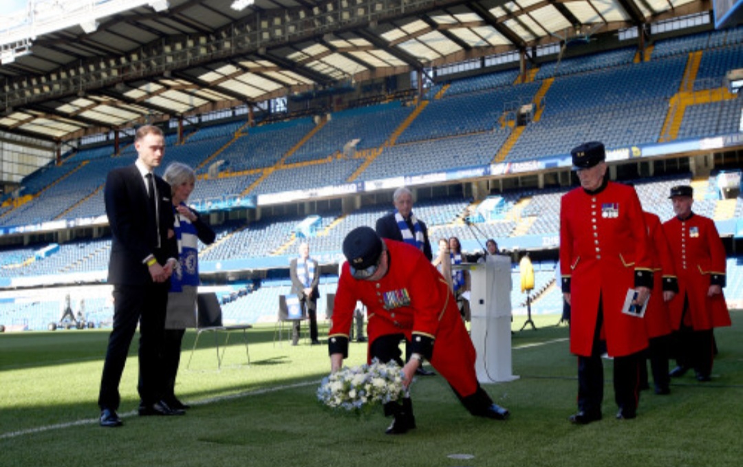 Abu Peter Osgood dimakamkan di titik penalti Stamford Bridge.