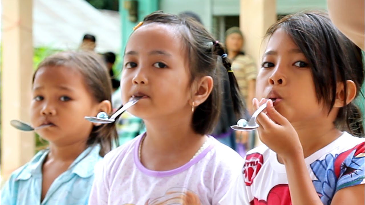 Ilustrasi Lomba Balap Kelereng di Sendok