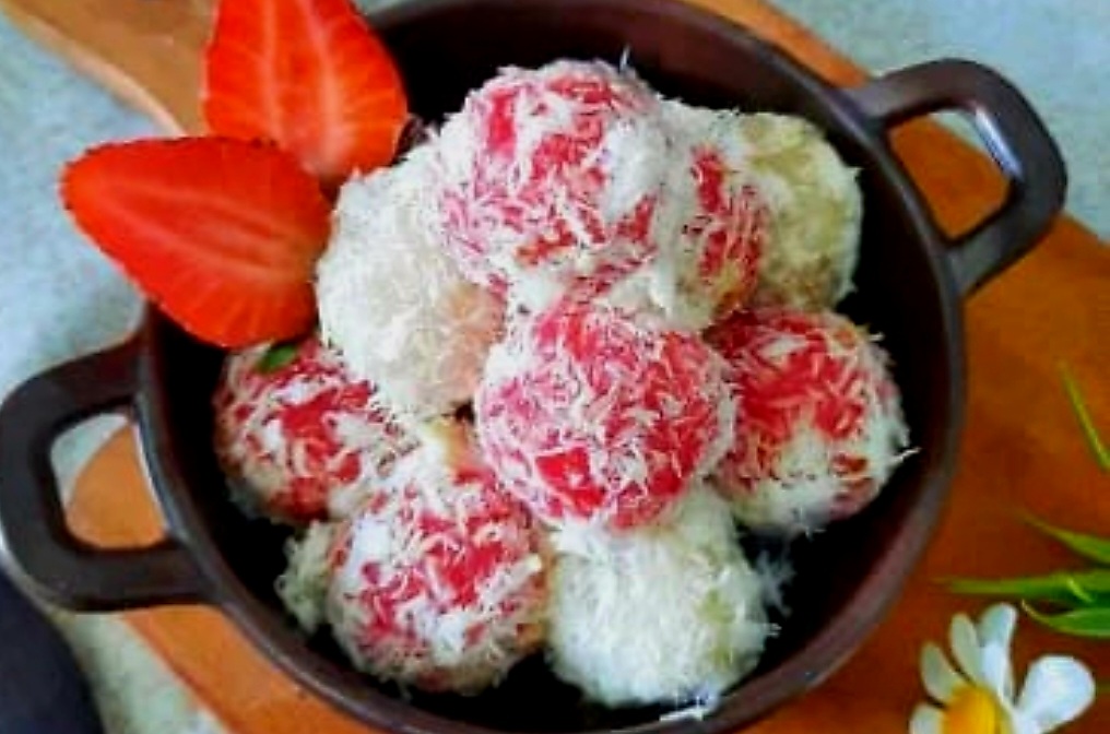 Klepon merah putih untuk meriahkan 17 Agustus! Camilan khas nusantara ini cocok jadi sajian lomba dan acara keluarga.