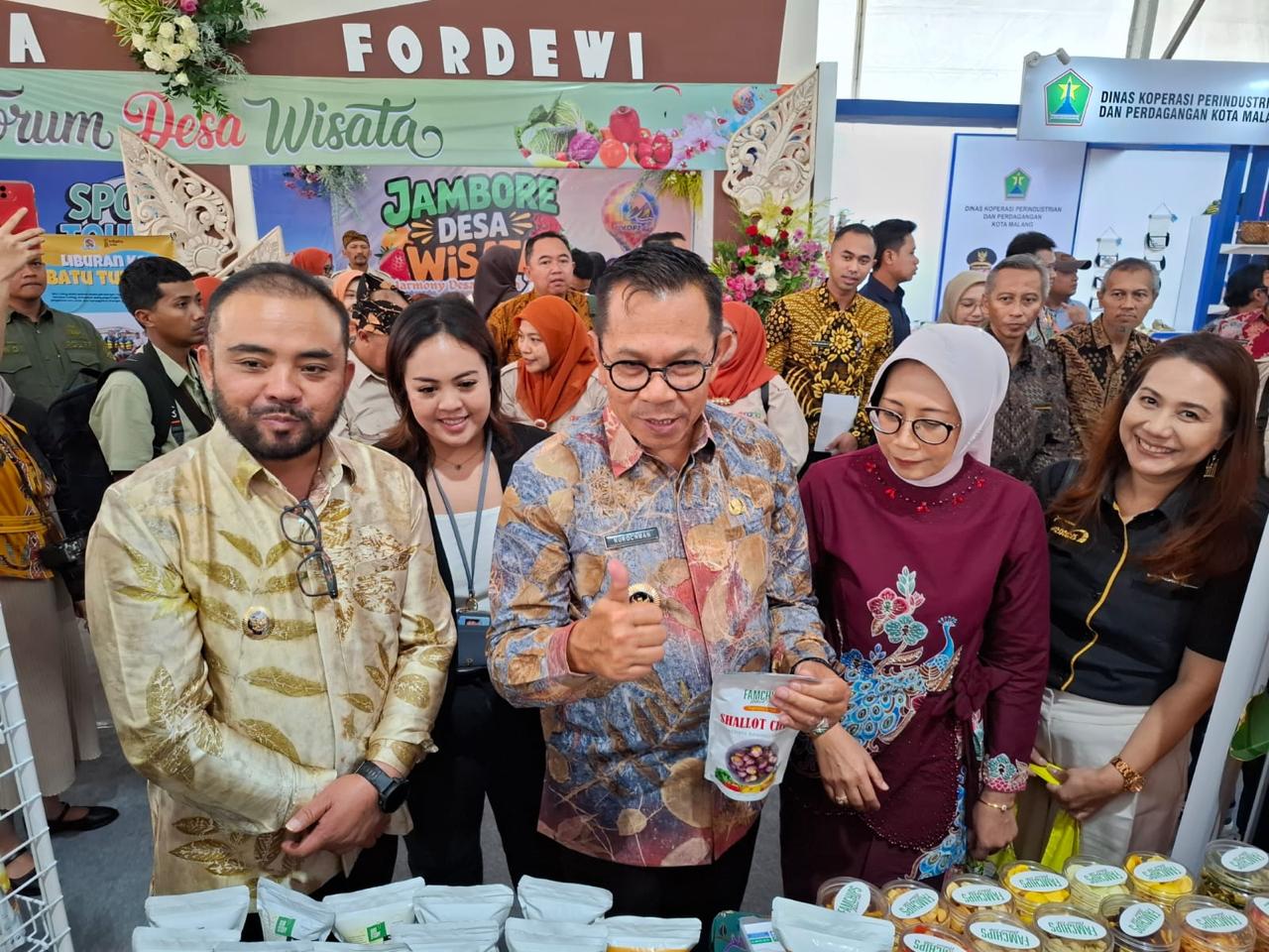 Pertamina menghadirkan mitra binaan unggulan dalam Batu Bisnis Festival 2025 untuk mendukung pengembangan UMKM lokal.
