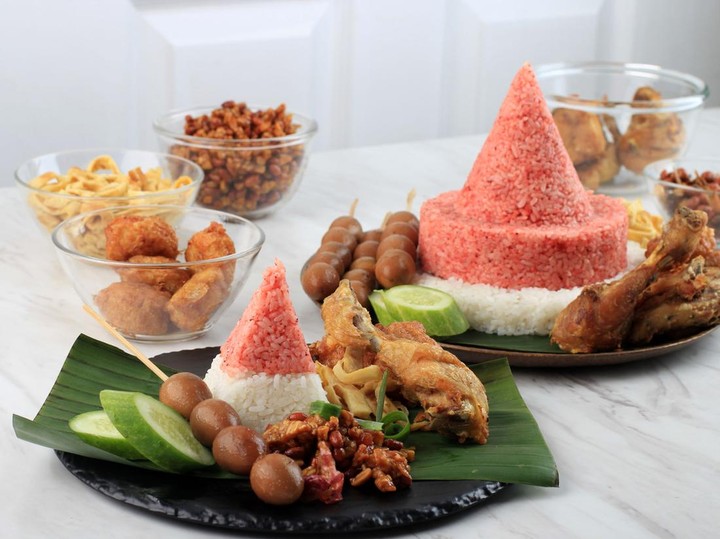 Ilustrasi tumpeng merah putih jadi menu makanan khas 17 Agustus.