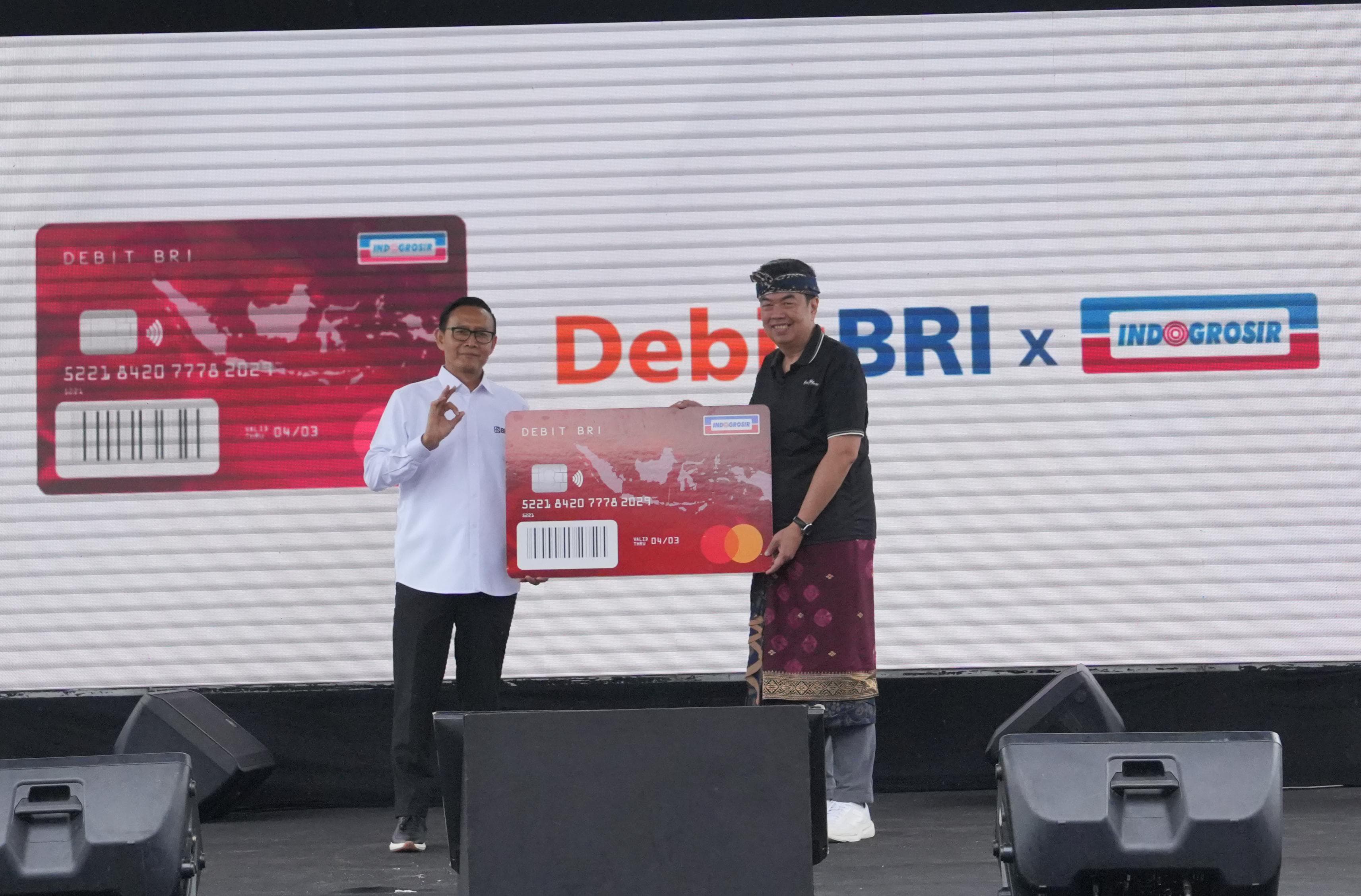 Peresmian kartu debit co-branding BRI&ndash;Indogrosir di outlet baru Indogrosir Gianyar, Bali, 31 Juli 2025.