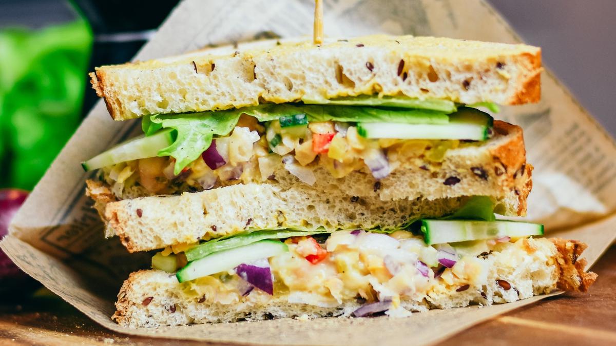 Ilustrasi Sandwich Telur Mayo