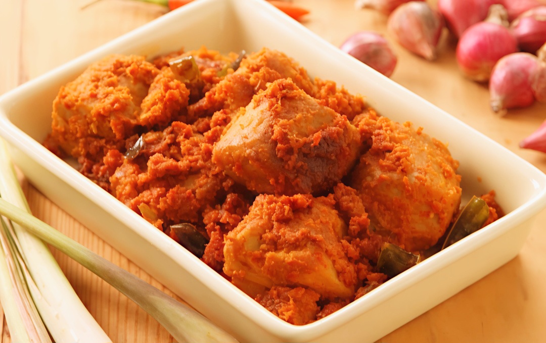 rendang tuna, gurih pedas dan penuh rempah khas Minang yang cocok untuk keluarga!