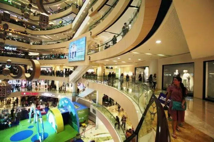 Mal Tunjungan Plaza. Biaya hidup di Kota Surabaya disebut-sebut tergolong tinggi. Salah satunya karena gaya hidup.