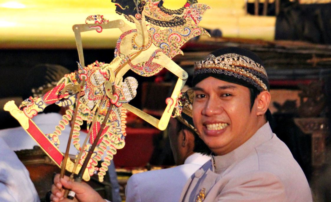 Ki Bayu Aji, dalang muda putra Ki Anom Suroto.