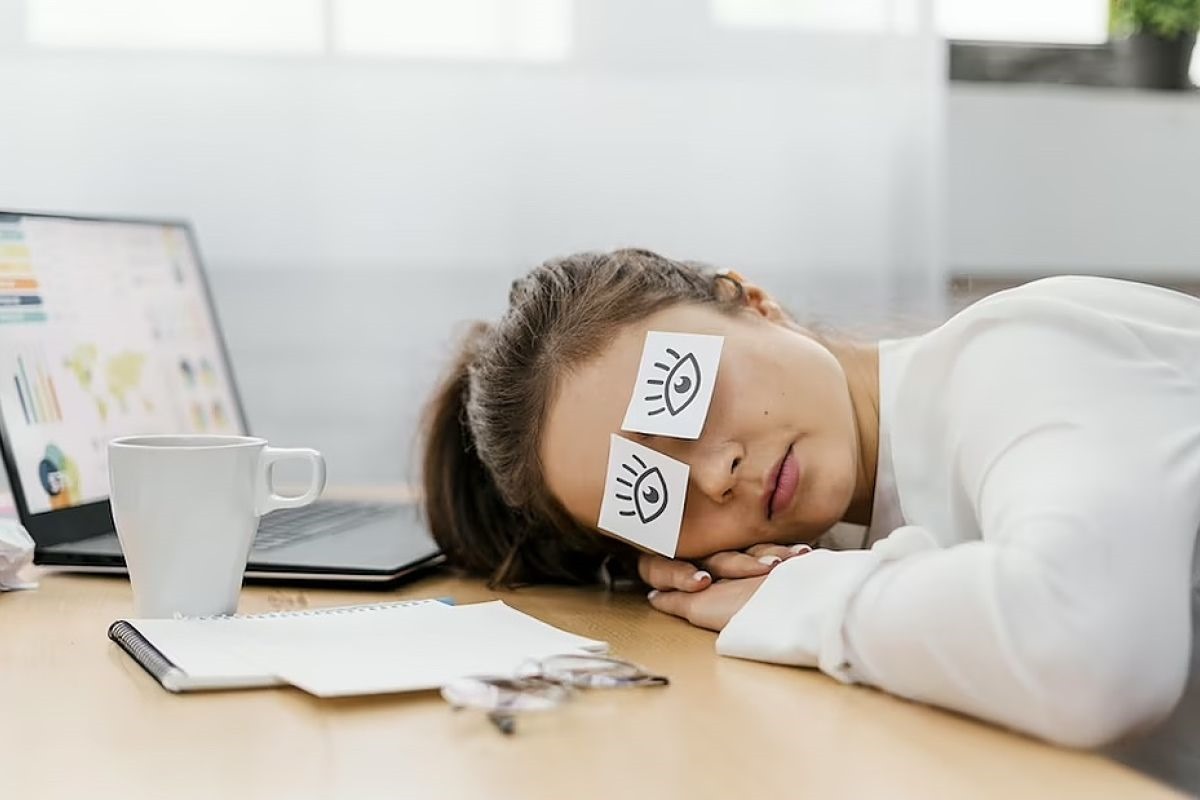 Ilustrasi Tidur Saat Rapat