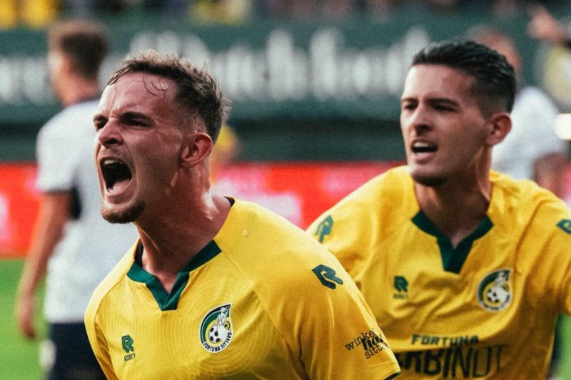 Aksi Justin Hubner bersama Fortuna Sittard di Eredivisie.