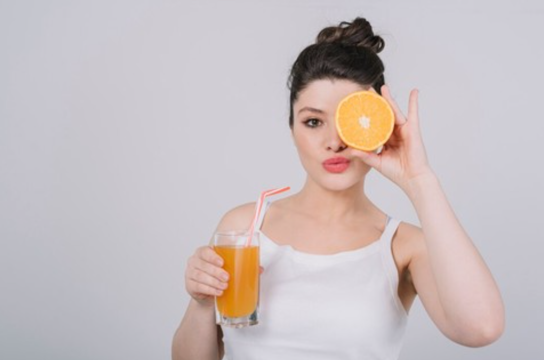 7 resep jus detox segar untuk buang racun tubuh, lancarkan pencernaan, dan bikin tubuh lebih bugar.