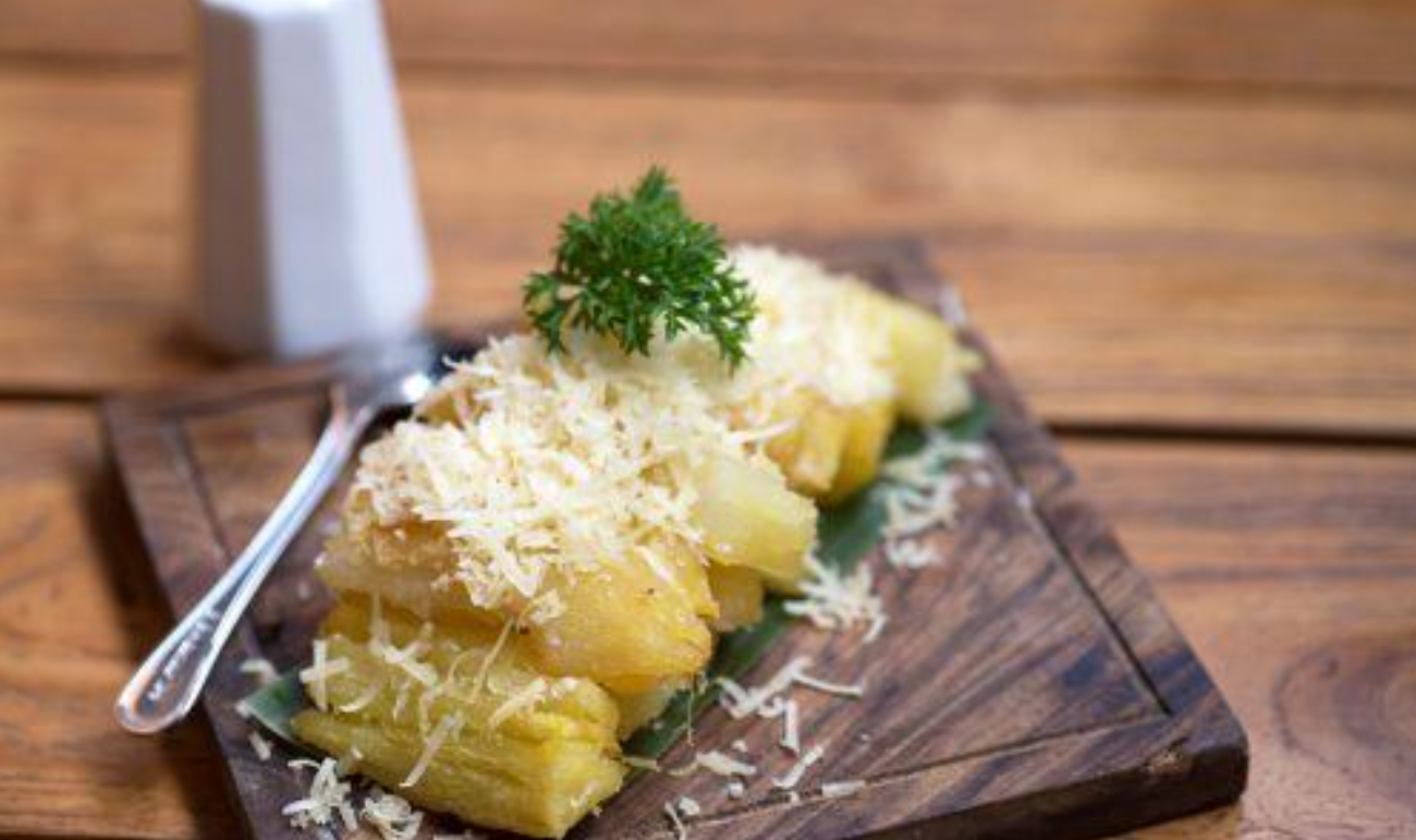 Resep Pohong Keju tanpa rebus, renyah di luar, lembut di dalam, super gurih. Praktis, cocok camilan keluarga atau ide jualan laris!