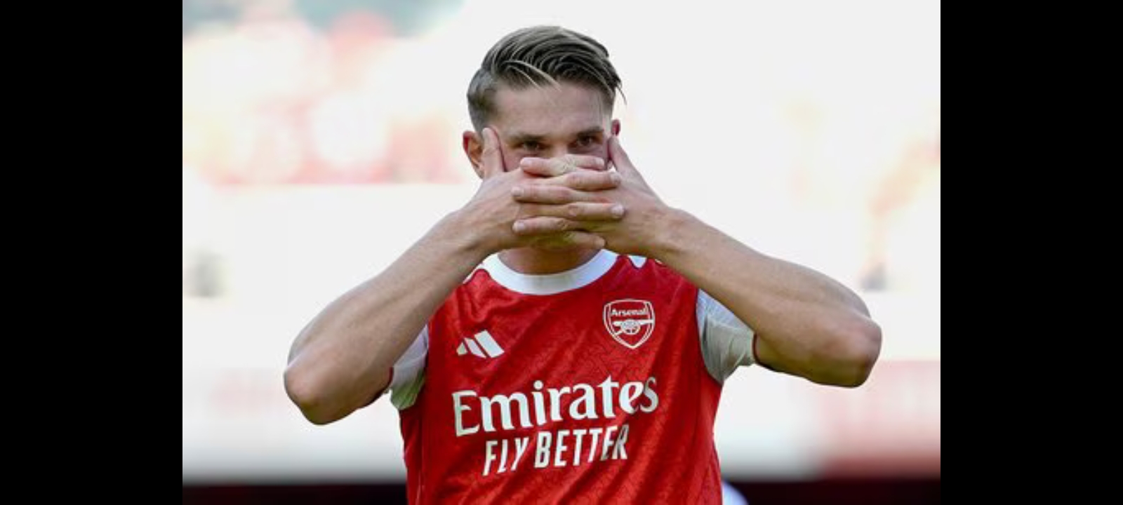 Selebrasi ikonik Viktor Gyokeres usai mencetak gol untuk Arsenal.