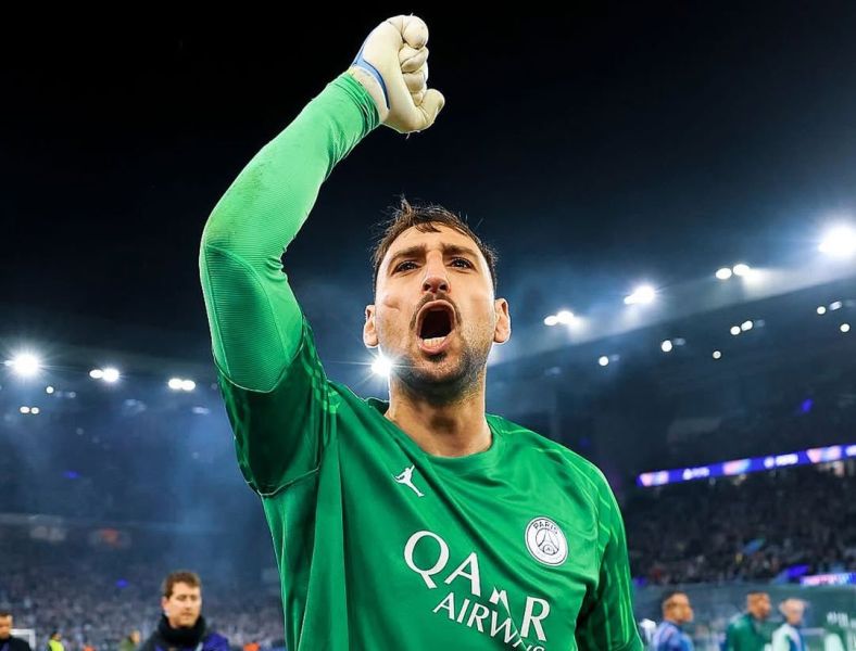 Masa depan Donnarumma abu-abu setelah PSG datangkan kiper baru.