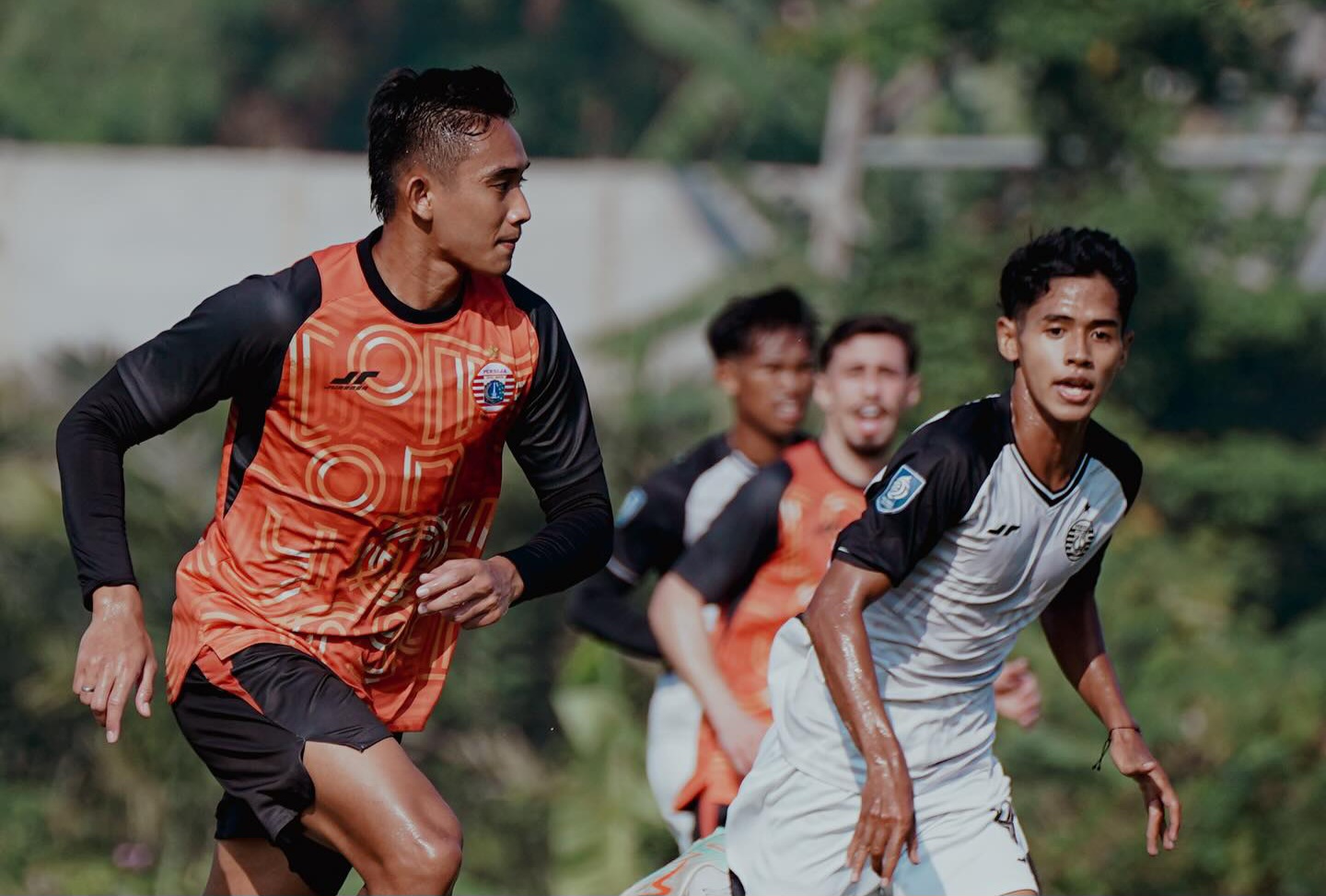 Skuad Persija sedang latihan.