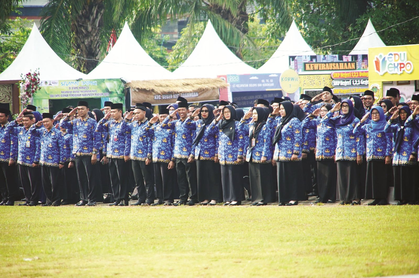 Kepala BKPSDM Kabupaten Madiun Heru Kuncoro menyampaikan keterangan terkait pengangkatan 1.100 honorer menjadi PPPK paruh waktu. DOK RADAR MADIUN