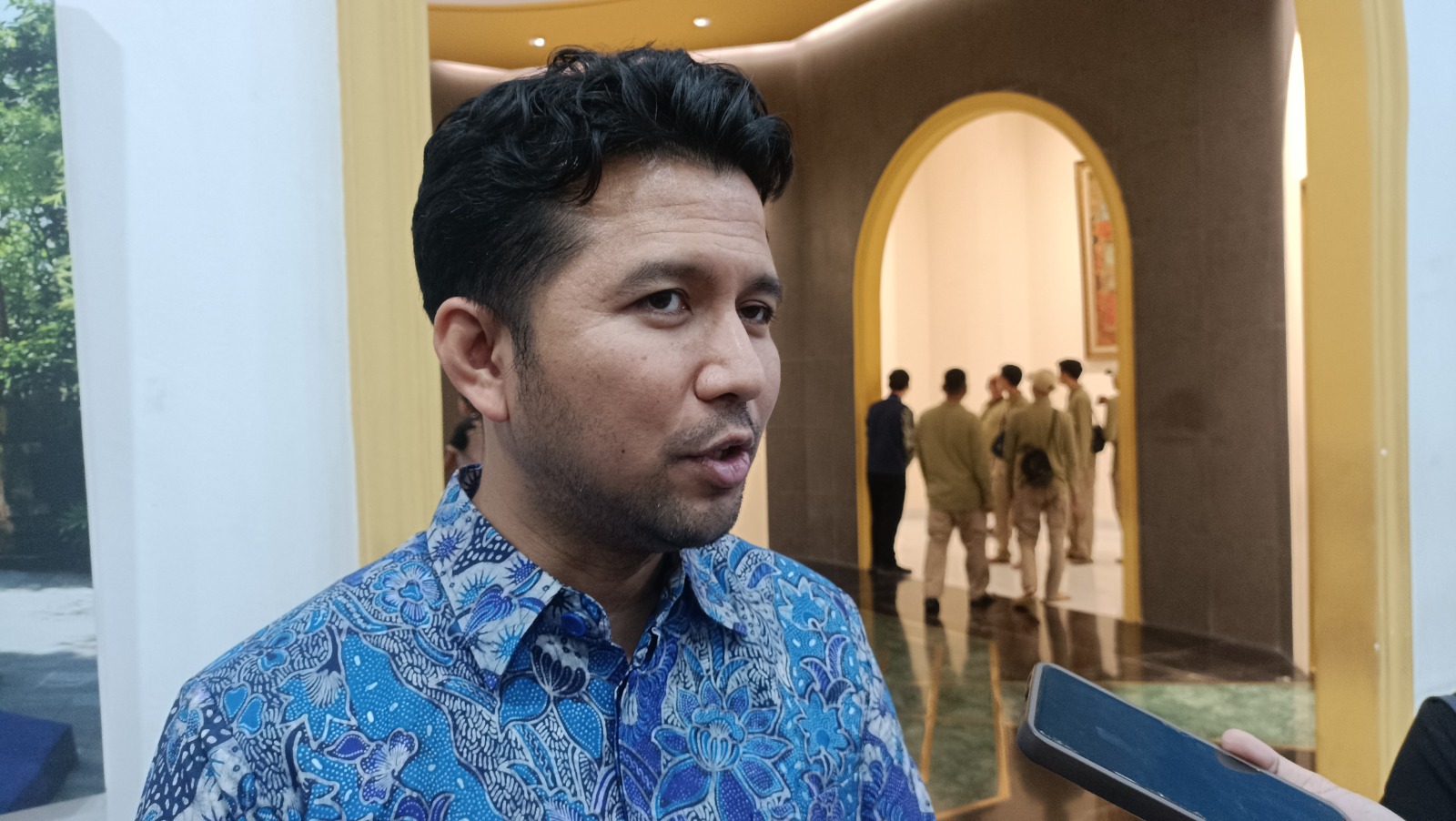 Emil Dardak optimistis Pelabuhan Gelon Pacitan dapat terealisasi dengan dukungan pembangunan akses jalan lebih dulu. NUR CAHYONO/RADAR PACITAN