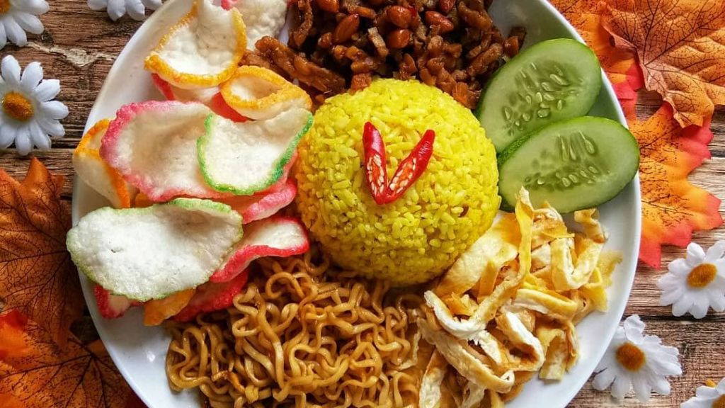Ilustrasi nasi kuning tradisional pelengkap tumpeng.