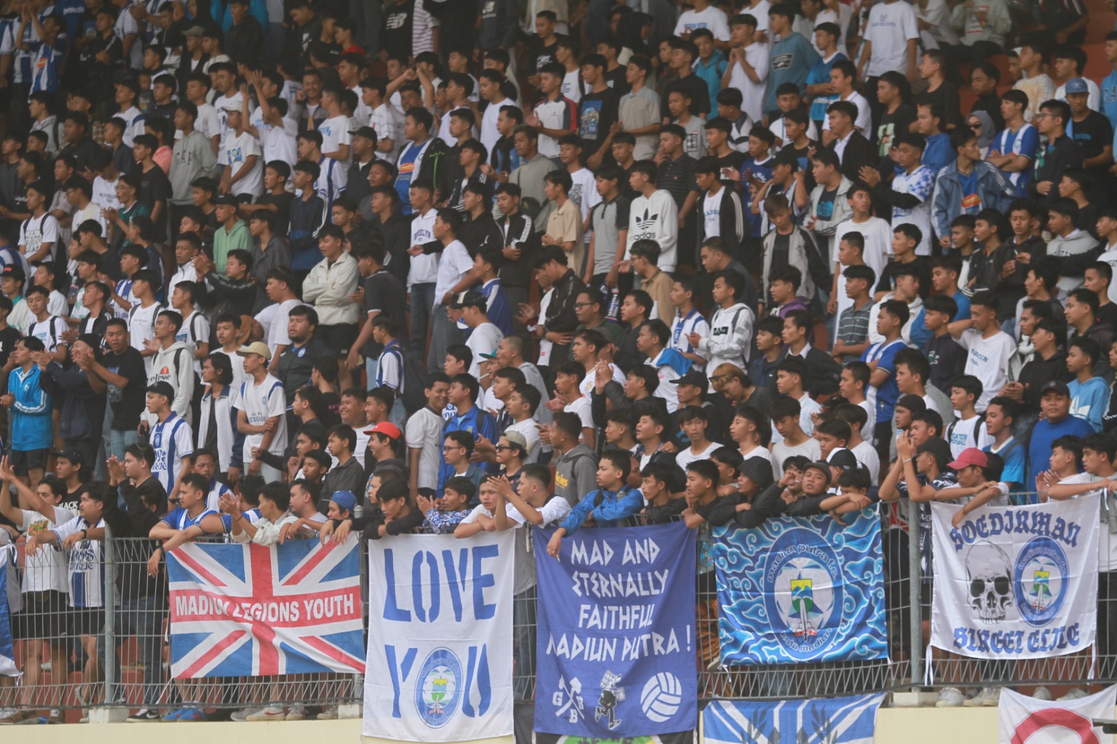 #DibayariCahCah: Kisah solidaritas selamatkan Madiun Putra dari sanksi.