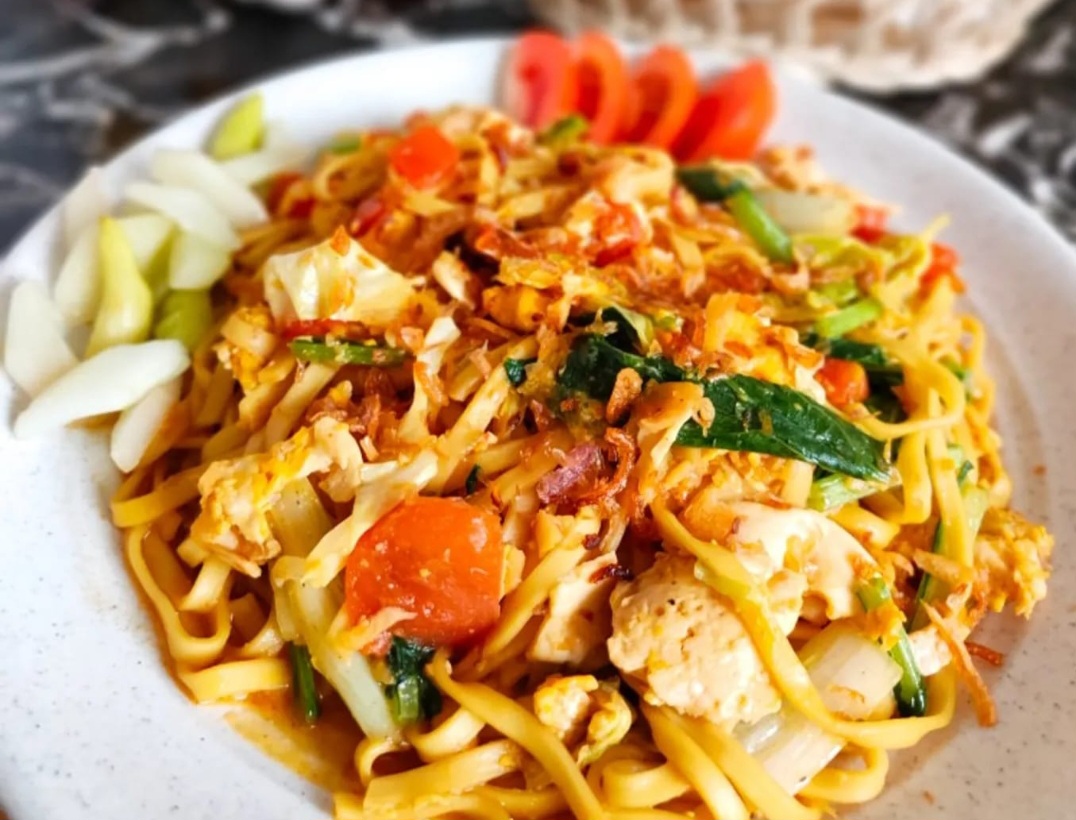 Rahasia membuat mie goreng anglo khas Kediri dengan rasa otentik kecap Sawi.
