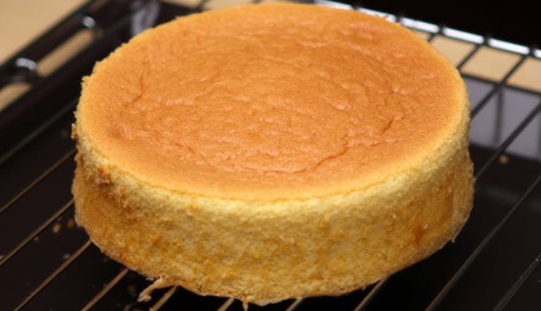 Bolu dasar kue tart atau disebut juga dengan base cake.