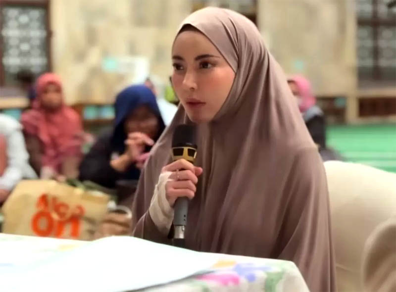 Selebgram Ayu Aulia kembali memeluk agama Islam setelah sempat berpindah agama.