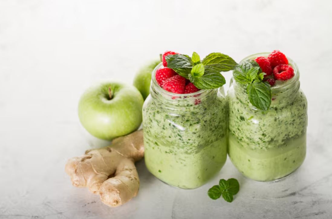Smoothies apel segar kaya nutrisi untuk tubuh sehat dan bertenaga.