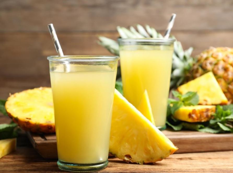 Smoothies nanas segar untuk stamina sebelum aktivitas.