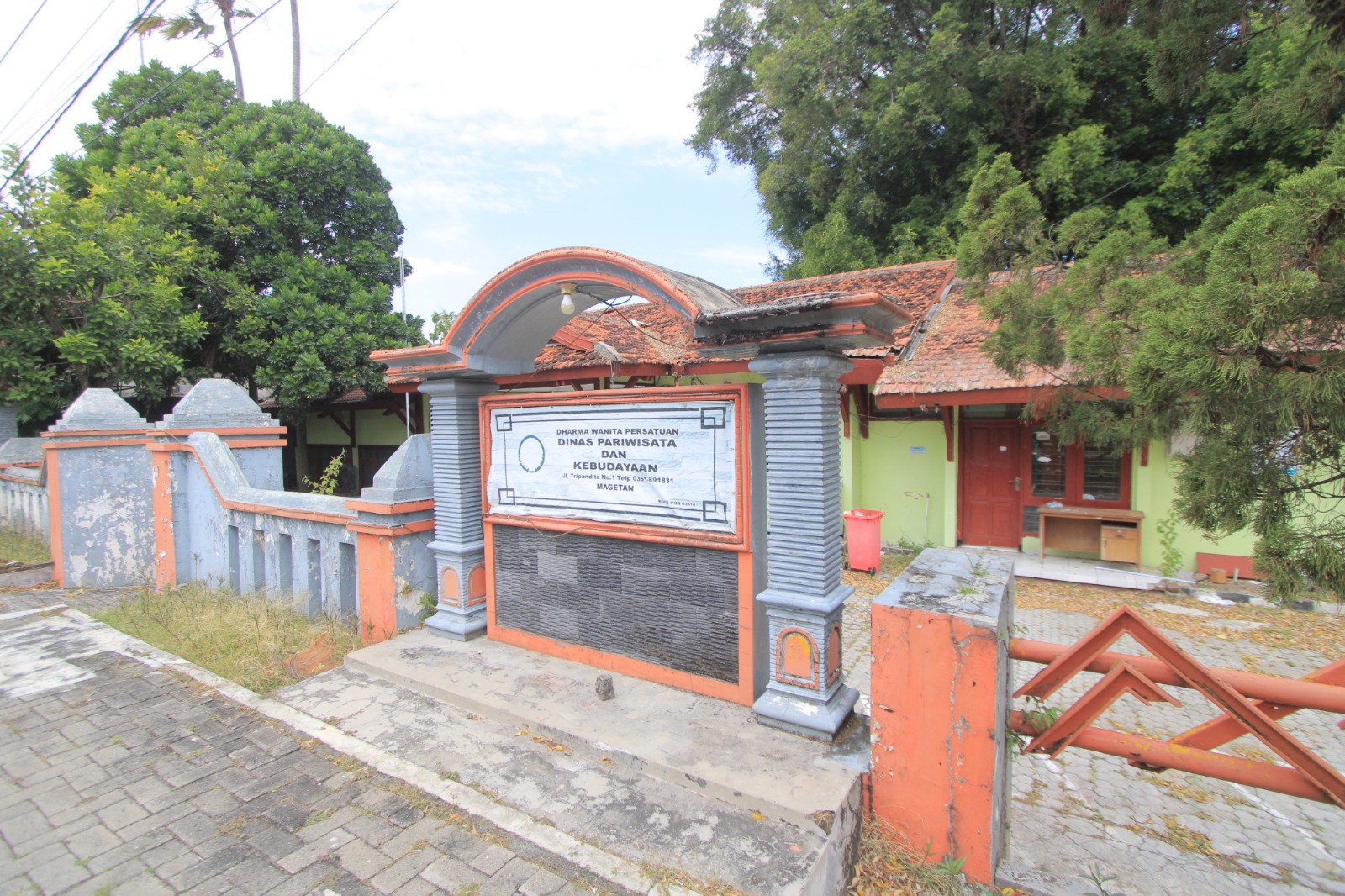 Bekas kantor disbudpar yang ada di Jalan Tripandita bakal dimanfaatkan untuk perluasan fasilitas DPMD. AJI PUTRA/JAWA POS RADAR MAGETAN